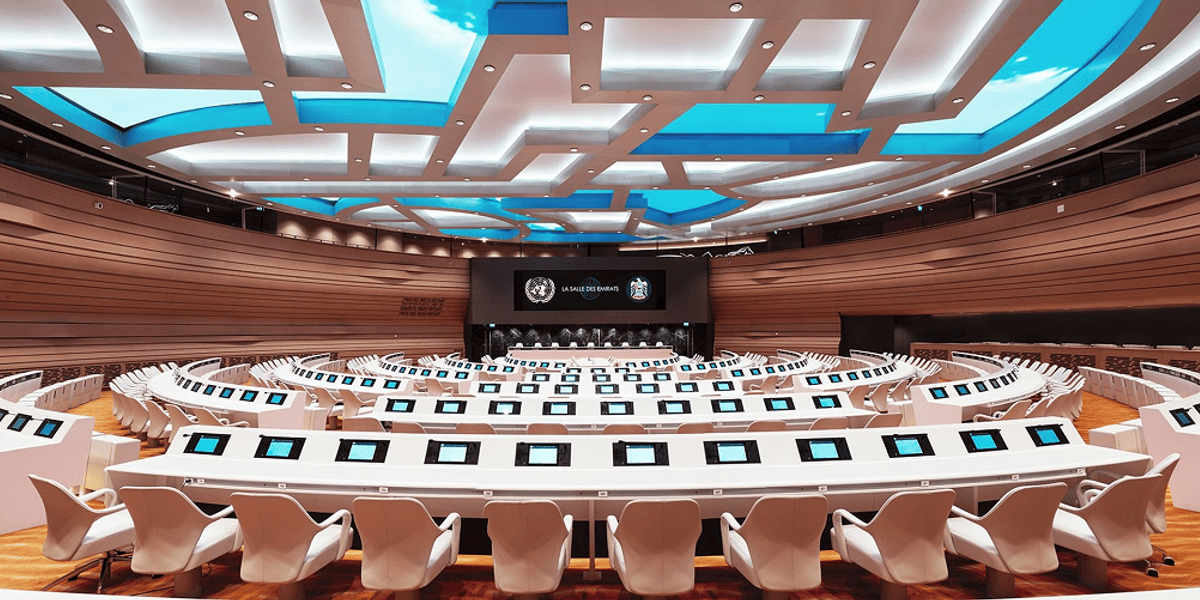 Monitore und Touchscreens für Konferenzräume